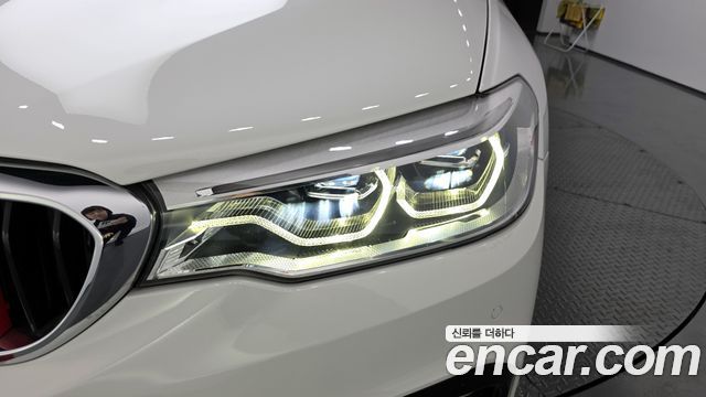 BMW 5-Series 530i xDrive M Sport Package