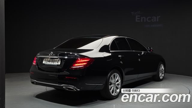 Mercedes-Benz E-Class E300 4MATIC Exclusive