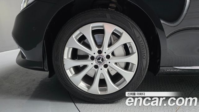Mercedes-Benz E-Class E300 4MATIC Exclusive