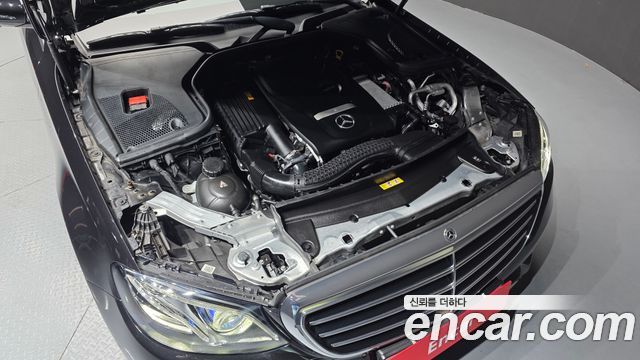 Mercedes-Benz E-Class E300 4MATIC Exclusive