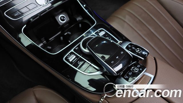 Mercedes-Benz E-Class E300 4MATIC Exclusive