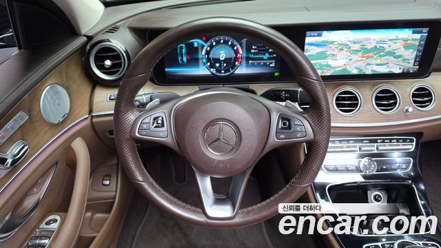 Mercedes-Benz E-Class E300 4MATIC Exclusive