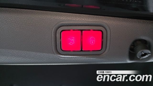 Mercedes-Benz E-Class E300 4MATIC Exclusive