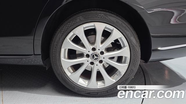 Mercedes-Benz E-Class E300 4MATIC Exclusive