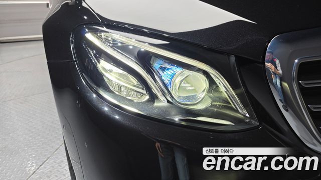 Mercedes-Benz E-Class E300 4MATIC Exclusive