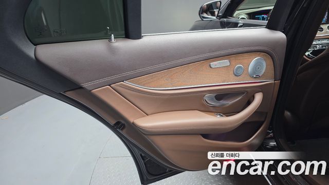 Mercedes-Benz E-Class E300 4MATIC Exclusive