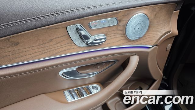Mercedes-Benz E-Class E300 4MATIC Exclusive