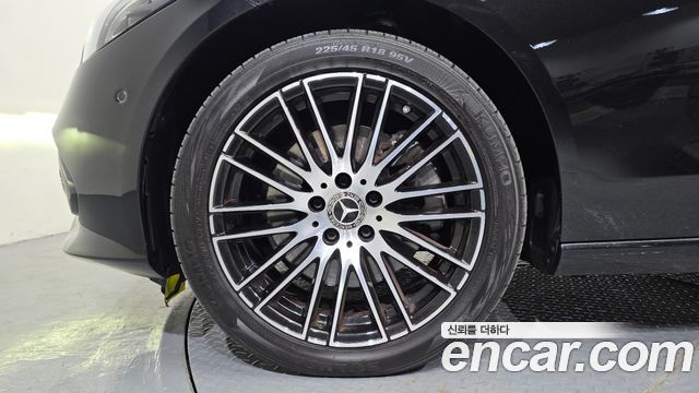 Mercedes-Benz C-Class C200 4MATIC Avantgarde