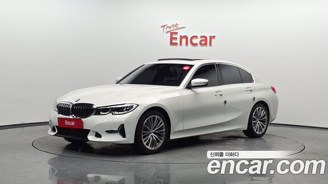 BMW 3-Series 320i Luxury