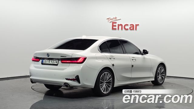 BMW 3-Series 320i Luxury