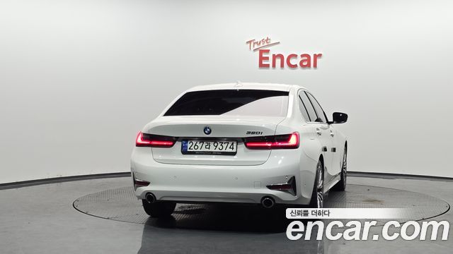 BMW 3-Series 320i Luxury