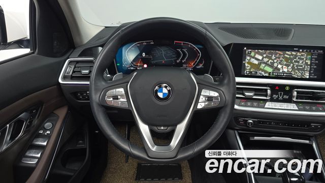 BMW 3-Series 320i Luxury