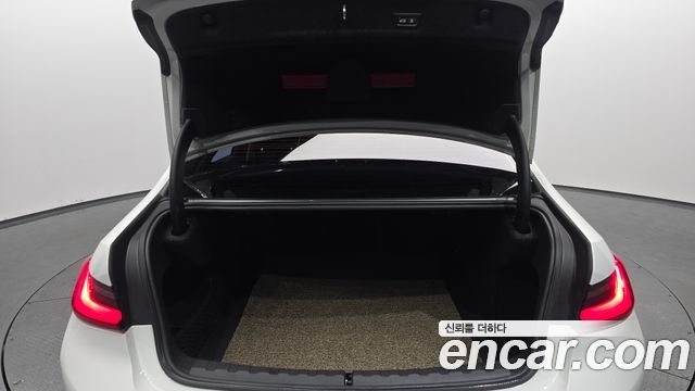 BMW 3-Series 320i Luxury