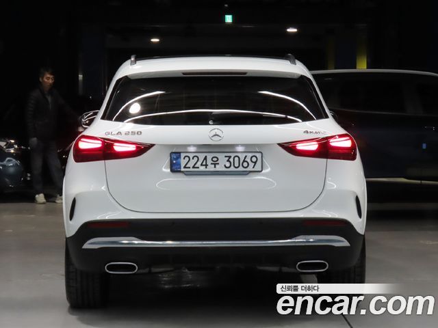 Mercedes-Benz GLA-Class H247 GLA250 4MATIC
