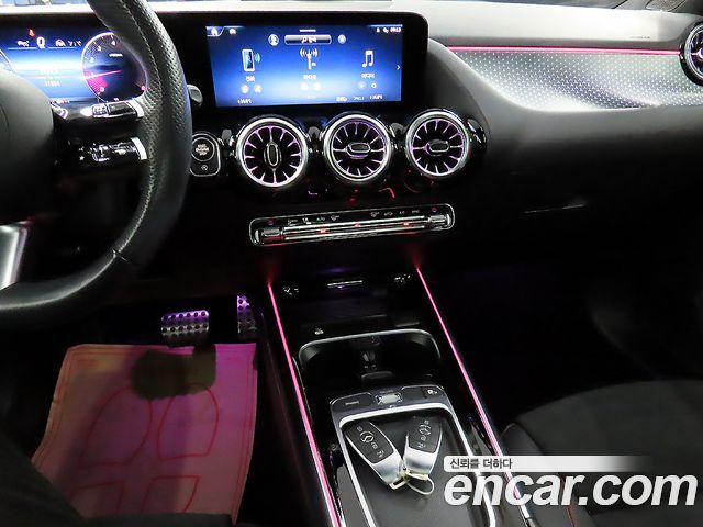 Mercedes-Benz GLA-Class H247 GLA250 4MATIC