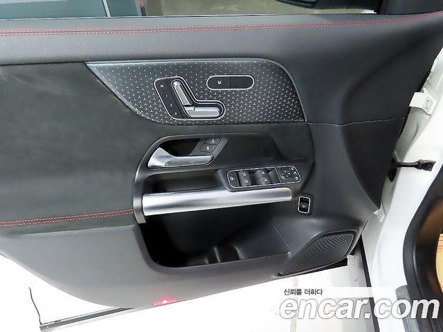 Mercedes-Benz GLA-Class H247 GLA250 4MATIC