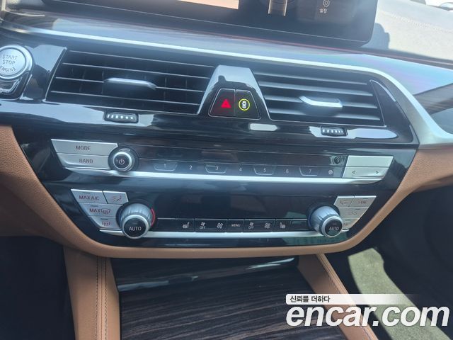 BMW 5-Series 520i Luxury