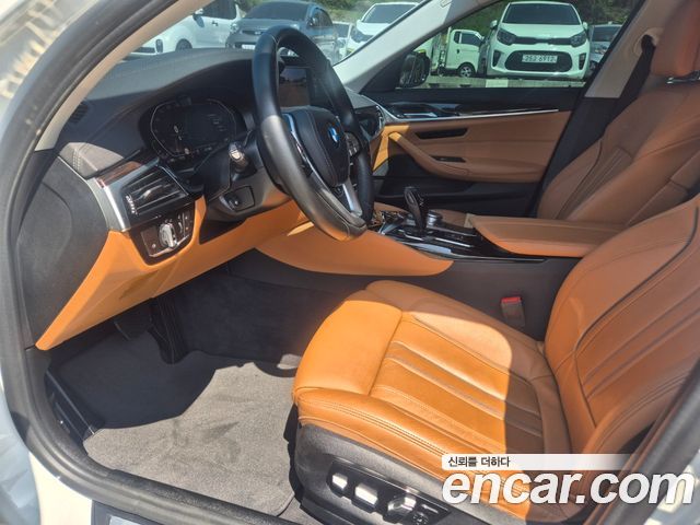 BMW 5-Series 520i Luxury