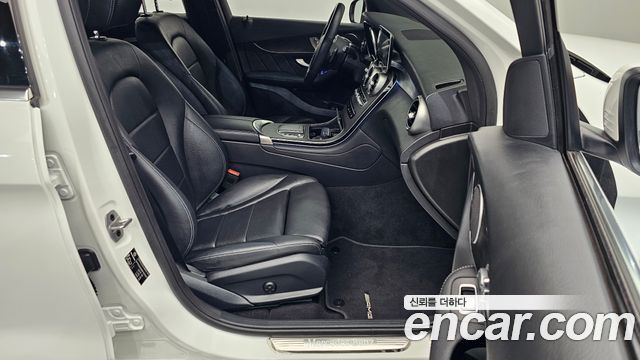 Mercedes-Benz GLC-Class GLC300e 4MATIC Coupe