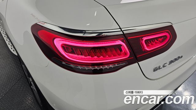 Mercedes-Benz GLC-Class GLC300e 4MATIC Coupe
