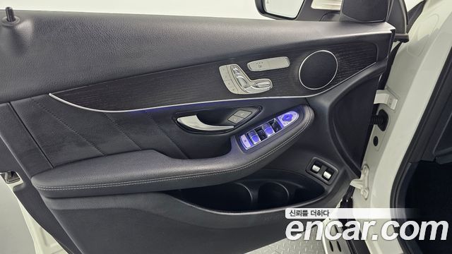 Mercedes-Benz GLC-Class GLC300e 4MATIC Coupe