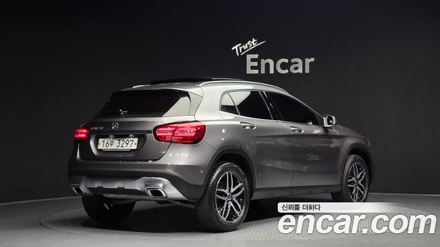 Mercedes-Benz GLA-Class GLA220 Premium