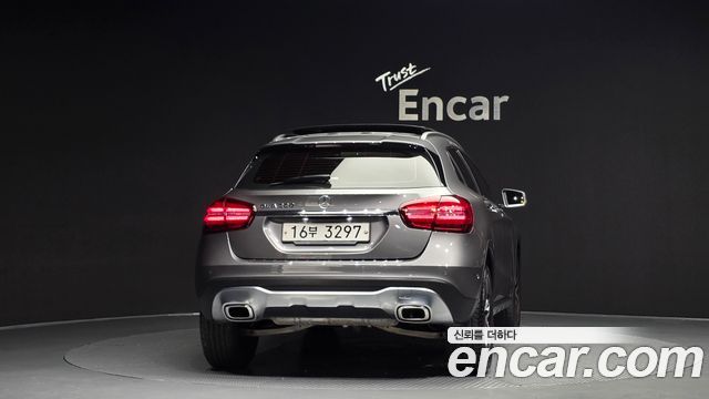 Mercedes-Benz GLA-Class GLA220 Premium
