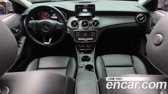 Mercedes-Benz GLA-Class GLA220 Premium