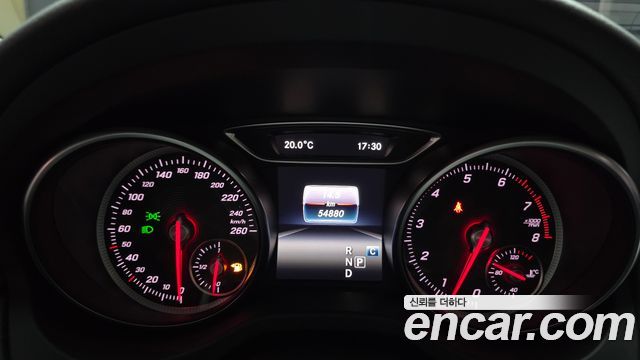 Mercedes-Benz GLA-Class GLA220 Premium