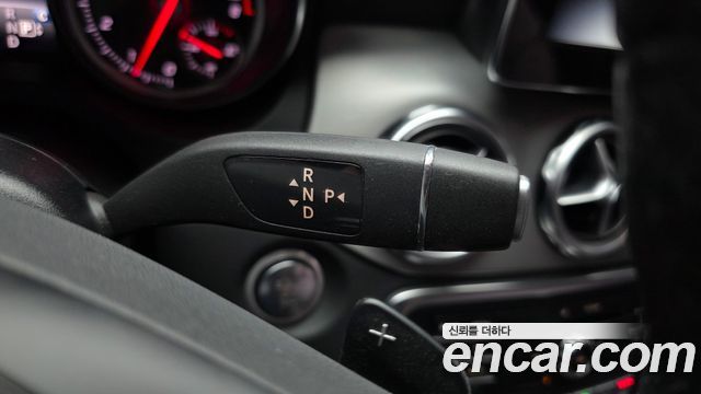 Mercedes-Benz GLA-Class GLA220 Premium
