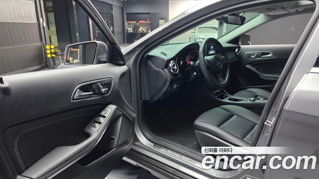 Mercedes-Benz GLA-Class GLA220 Premium