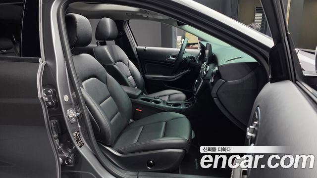 Mercedes-Benz GLA-Class GLA220 Premium