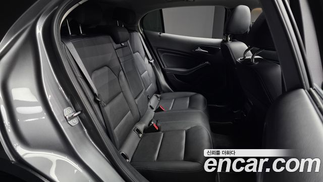 Mercedes-Benz GLA-Class GLA220 Premium