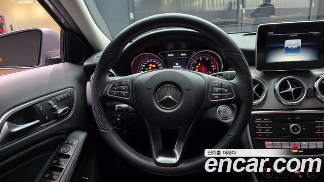 Mercedes-Benz GLA-Class GLA220 Premium
