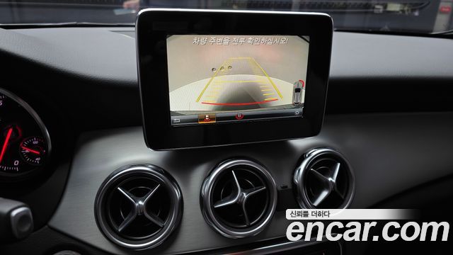 Mercedes-Benz GLA-Class GLA220 Premium