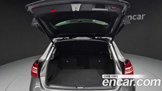 Mercedes-Benz GLA-Class GLA220 Premium