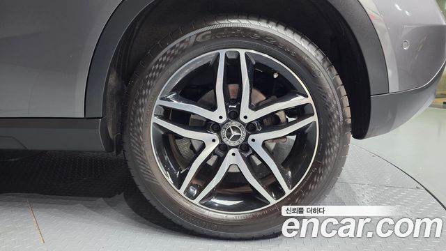 Mercedes-Benz GLA-Class GLA220 Premium