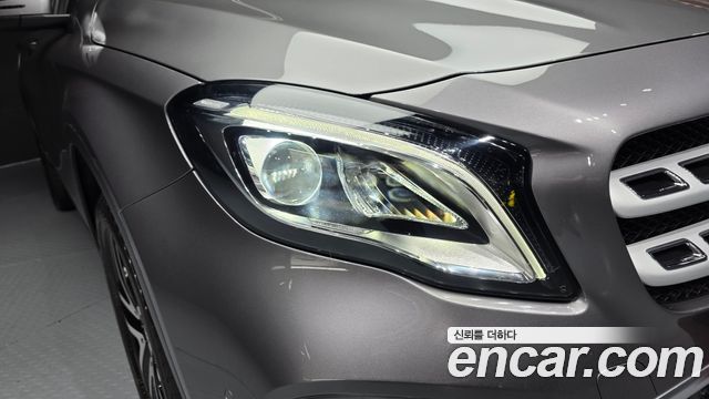 Mercedes-Benz GLA-Class GLA220 Premium