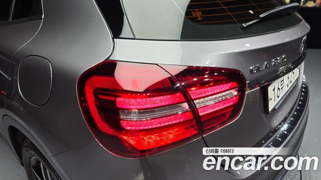 Mercedes-Benz GLA-Class GLA220 Premium