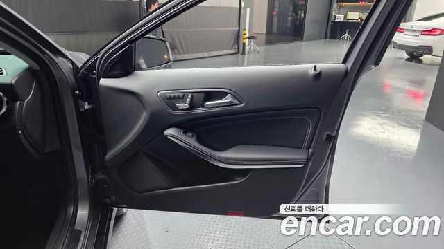 Mercedes-Benz GLA-Class GLA220 Premium