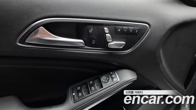 Mercedes-Benz GLA-Class GLA220 Premium