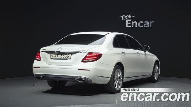 Mercedes-Benz E-Class E300 4MATIC Exclusive