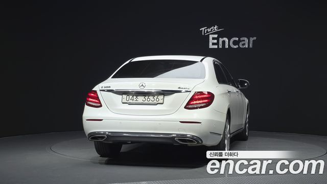 Mercedes-Benz E-Class E300 4MATIC Exclusive