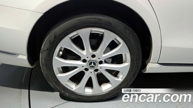 Mercedes-Benz E-Class E300 4MATIC Exclusive