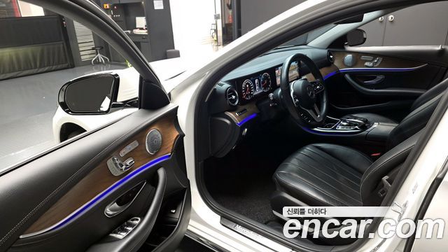Mercedes-Benz E-Class E300 4MATIC Exclusive