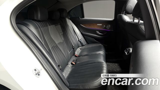 Mercedes-Benz E-Class E300 4MATIC Exclusive