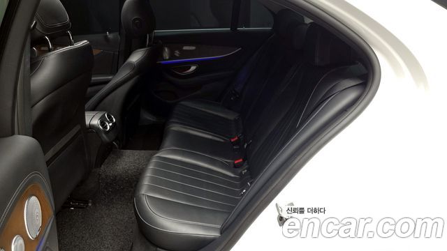 Mercedes-Benz E-Class E300 4MATIC Exclusive