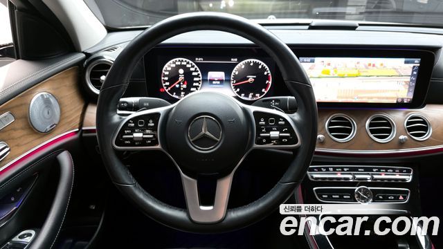 Mercedes-Benz E-Class E300 4MATIC Exclusive