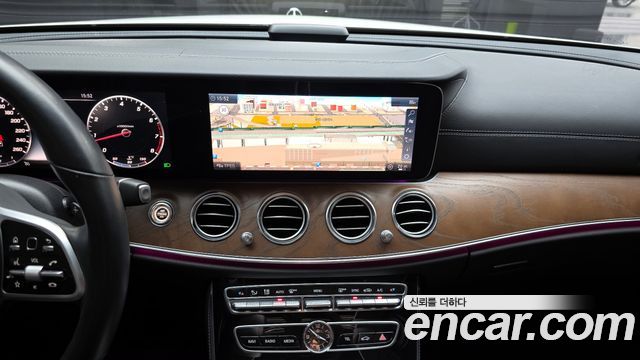 Mercedes-Benz E-Class E300 4MATIC Exclusive