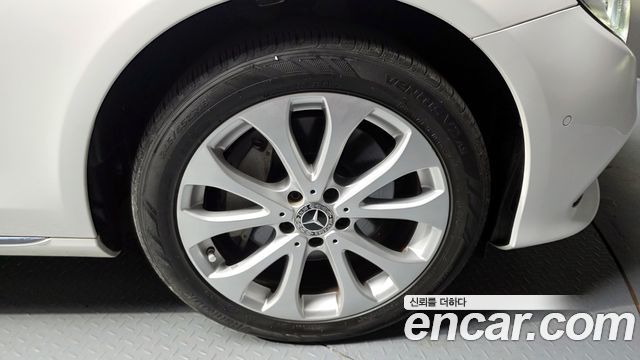 Mercedes-Benz E-Class E300 4MATIC Exclusive